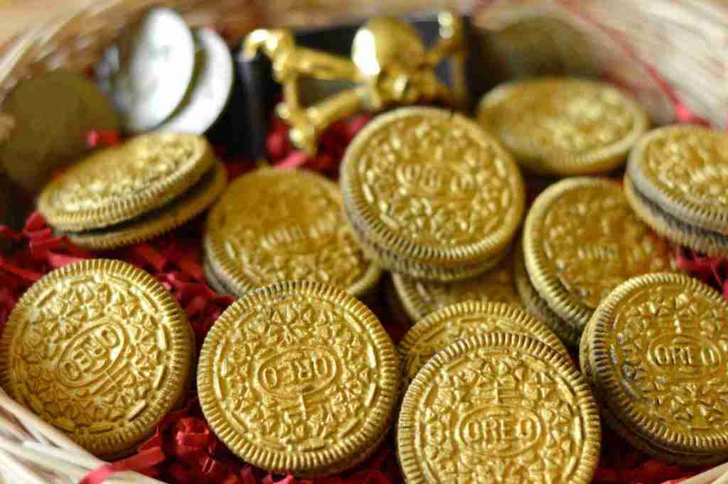 Pirates Of The Caribbean: Dead Men Tell No Tales Edible Gold Coins & Activity Sheets